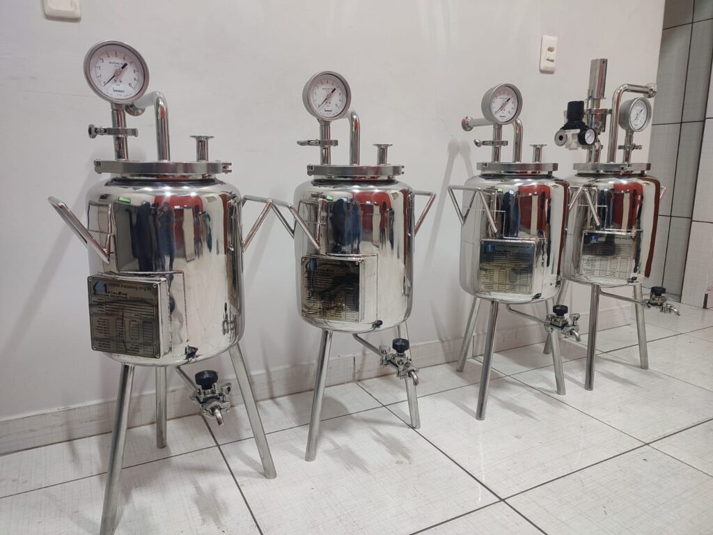 bin para a indústria farmacêutica fabricado em aço inox 316L com eletropolimento interno